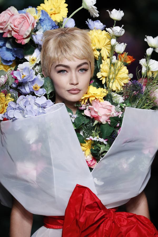 Gigi Hadid Walks the Runway at the Moschino Ready To Wear Spring/Summer ...