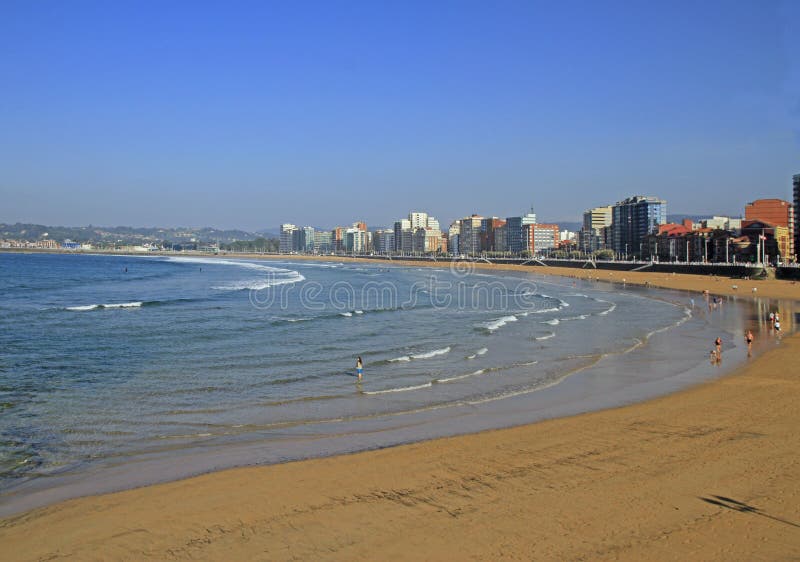 Beach of San Lorenzo at Gijon city bank