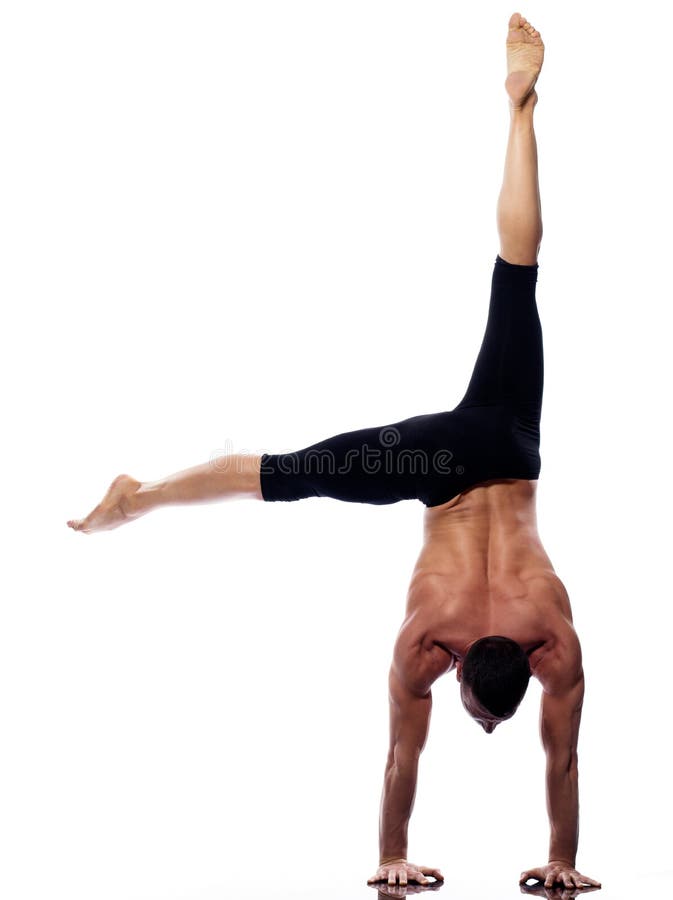 Gimnástico integral del handstand de la yoga del hombre fotos de archivo libres de regalías Gimnástico integral del handstand de la yoga del hombre fotos de archivo libres de regalías