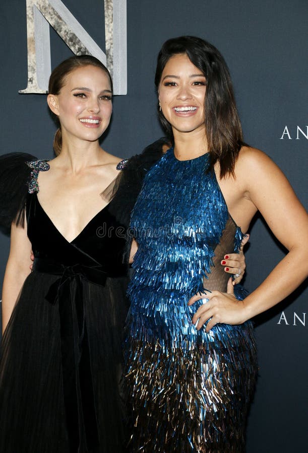 Gina Rodriguez Et Natalie Portman Image stock éditorial Image du
