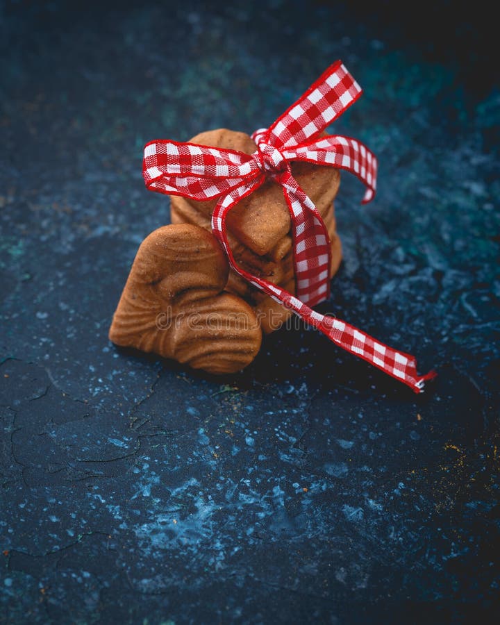 Ginger Heart formade kakor för dag för valentin` s arkivfoto Ginger Heart formade kakor för dag för valentin` s arkivfoto