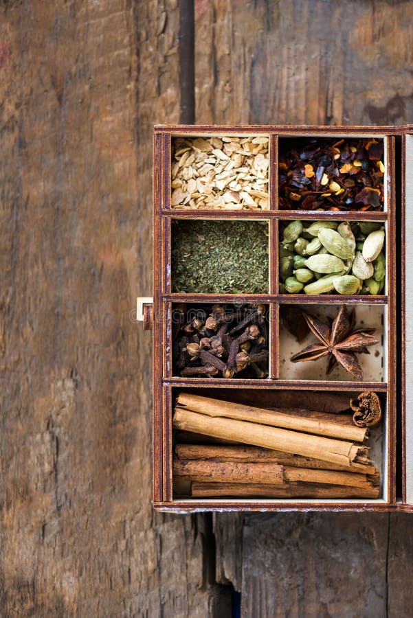 Ginger, Mint, Clove, Chili Flakes, Cardamon, Star Anise, Cinnamo Stock