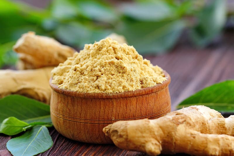 Ginger root and ginger powder in the bowl