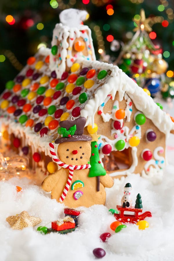 Gingerbread house and snowmen