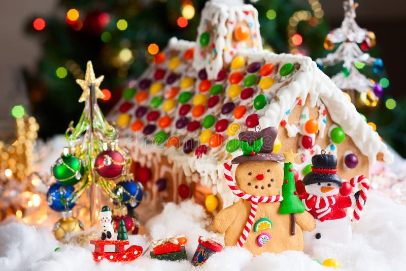 Gingerbread house and snowmen