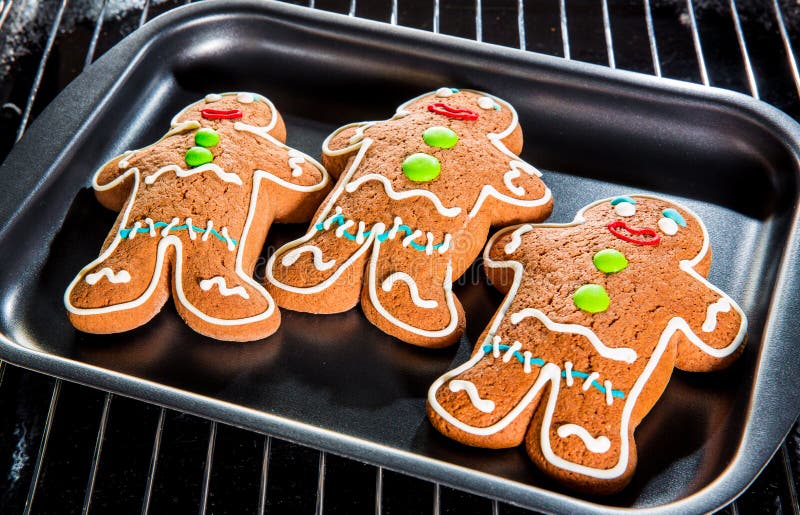 https://thumbs.dreamstime.com/b/gingerbread-man-baking-oven-cooking-oven-58209196.jpg