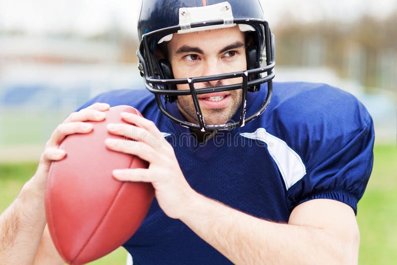 Giocatore di football americano maschio americano immagine stock libera da diritti Giocatore di football americano maschio americano immagine stock libera da diritti