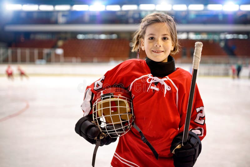 Giocatori di hockey della ragazza della gioventù