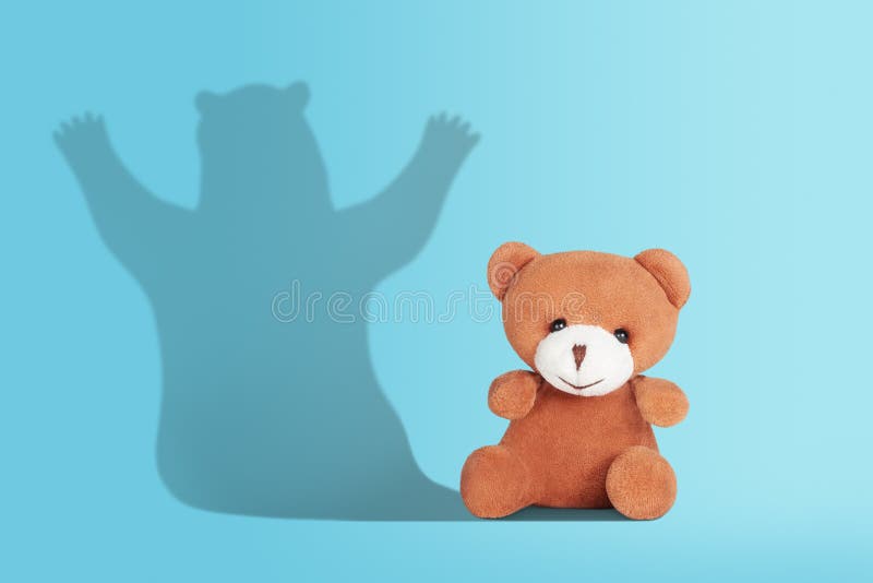 Giocattolo dell'orsacchiotto con ombra fotografie stock Giocattolo dell'orsacchiotto con ombra fotografie stock