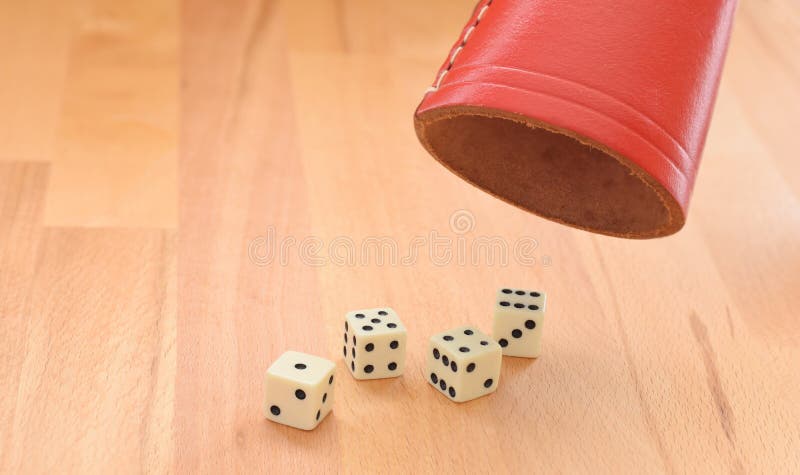 Gioco dei dadi immagini stock libere da diritti Gioco dei dadi immagini stock libere da diritti