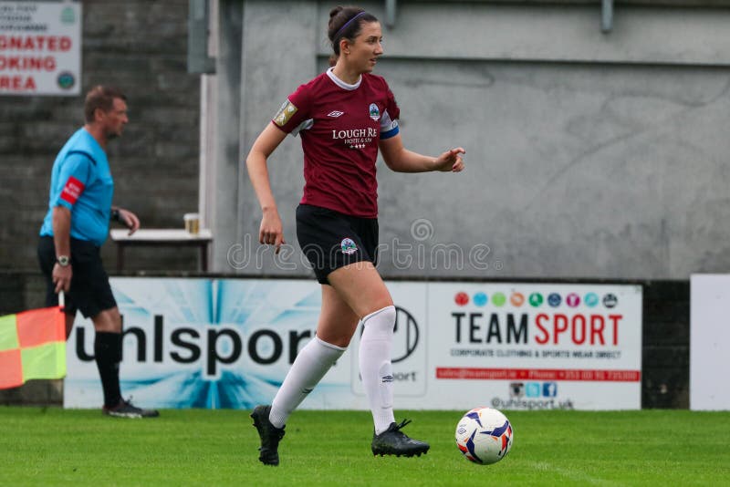 Gioco della lega nazionale delle donne: Galway WFC contro Peamount si è unito fotografia stock Gioco della lega nazionale delle donne: Galway WFC contro Peamount si è unito fotografia stock