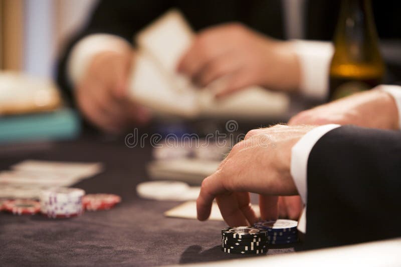 Gioco della mazza al gamblin della tabella fotografie stock Gioco della mazza al gamblin della tabella fotografie stock