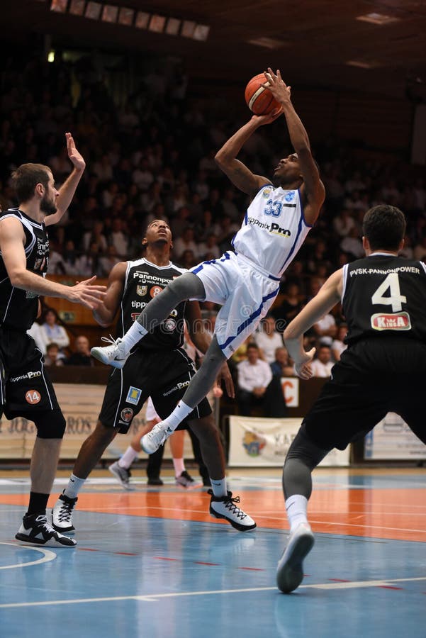 Gioco di pallacanestro di Pecs - di Kaposvar fotografie stock libere da diritti Gioco di pallacanestro di Pecs - di Kaposvar fotografie stock libere da diritti