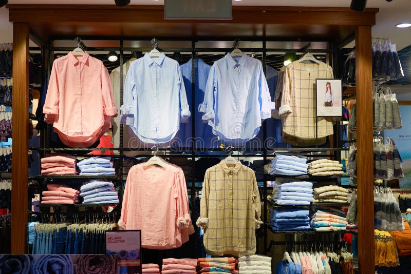 Giordano store editorial image. Image of clothing, horizontal - 95358010