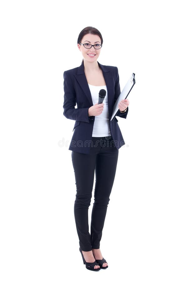 Giornalista femminile con il microfono e la lavagna per appunti isolati su briciolo fotografia stock Giornalista femminile con il microfono e la lavagna per appunti isolati su briciolo fotografia stock