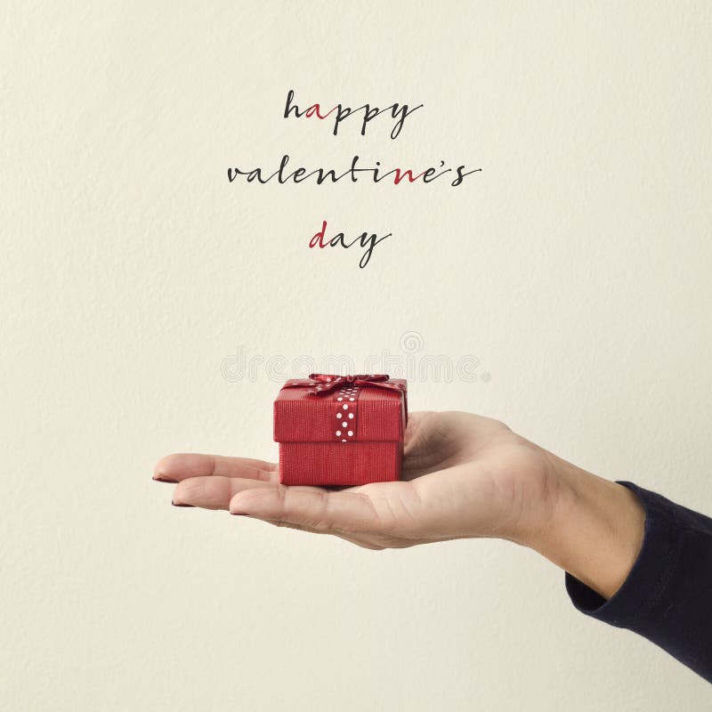 Giorno di biglietti di S. Valentino felice del testo e del regalo fotografia stock libera da diritti Giorno di biglietti di S. Valentino felice del testo e del regalo fotografia stock libera da diritti