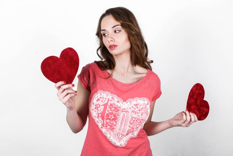 Giovane bella ragazza con capelli ondulati scuri lunghi immagini stock Giovane bella ragazza con capelli ondulati scuri lunghi immagini stock