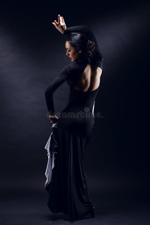 Giovane bello danzatore fotografie stock libere da diritti Giovane bello danzatore fotografie stock libere da diritti