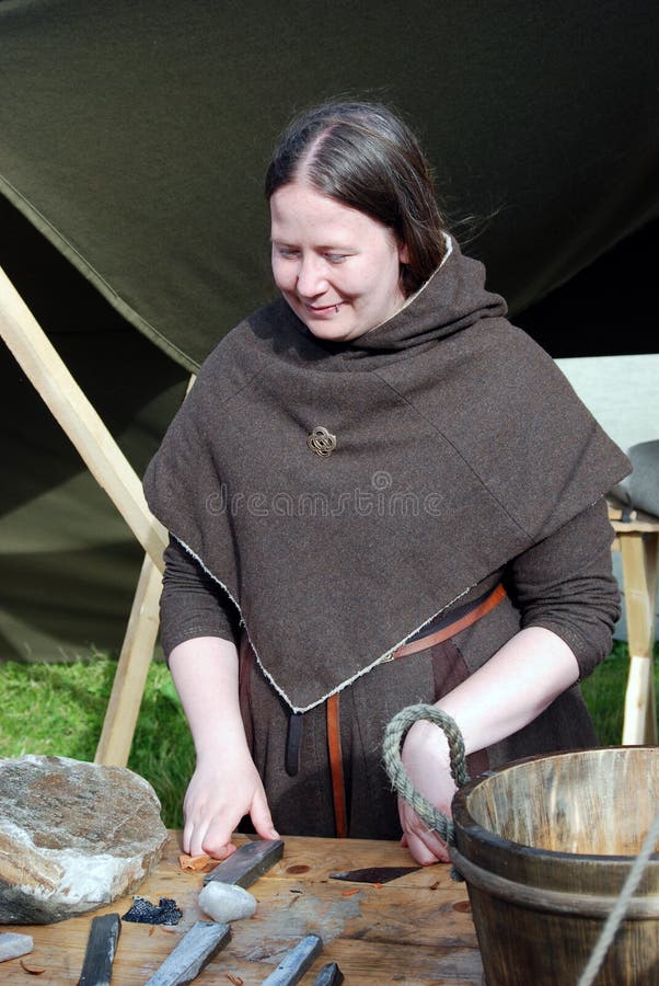 Giovane bello della donna ritratto all'aperto fotografia stock libera da diritti