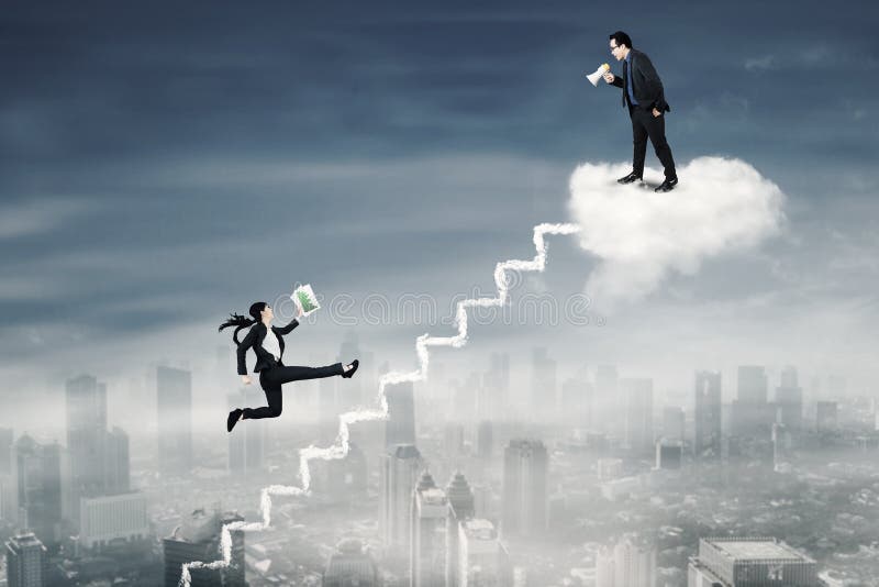 Giovane leader che chiama il suo subordinato immagini stock