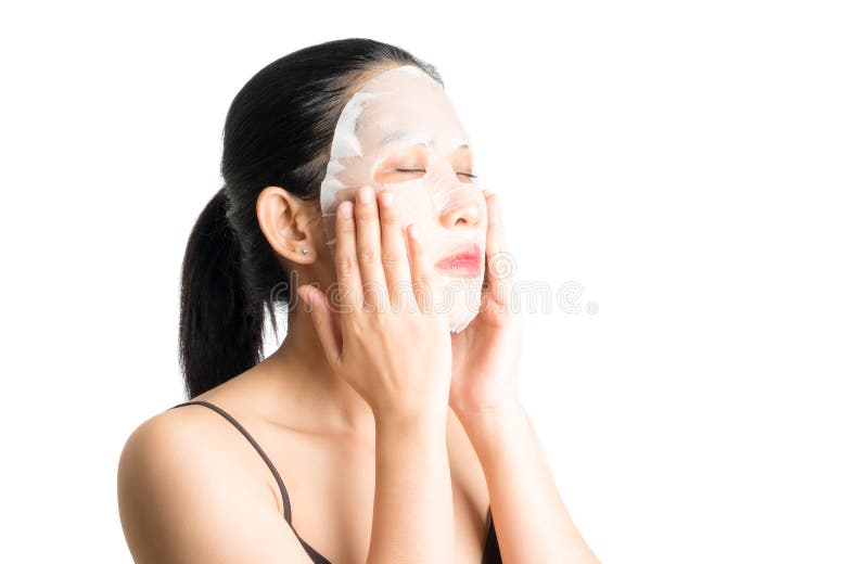 Giovane donna che fa lo strato facciale della maschera fotografia stock Giovane donna che fa lo strato facciale della maschera fotografia stock