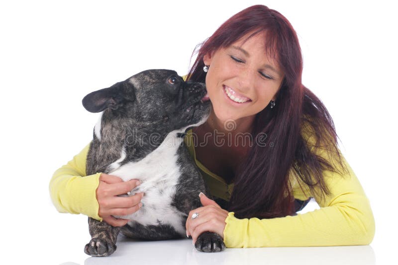 Giovane donna con il bulldog francese fotografia stock Giovane donna con il bulldog francese fotografia stock