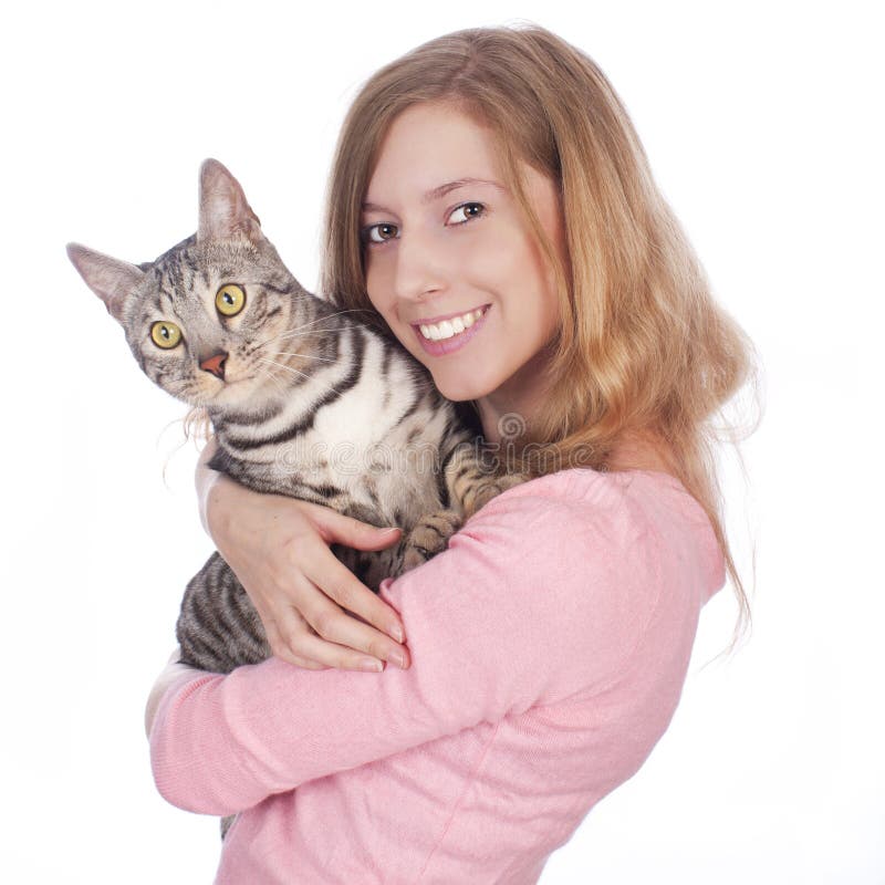 Giovane donna con il gatto del Bengala immagine stock libera da diritti Giovane donna con il gatto del Bengala immagine stock libera da diritti