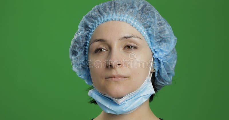 Giovane medico del primo piano Lavoratore medico femminile adulto nella maschera di protezione fotografia stock Giovane medico del primo piano Lavoratore medico femminile adulto nella maschera di protezione fotografia stock