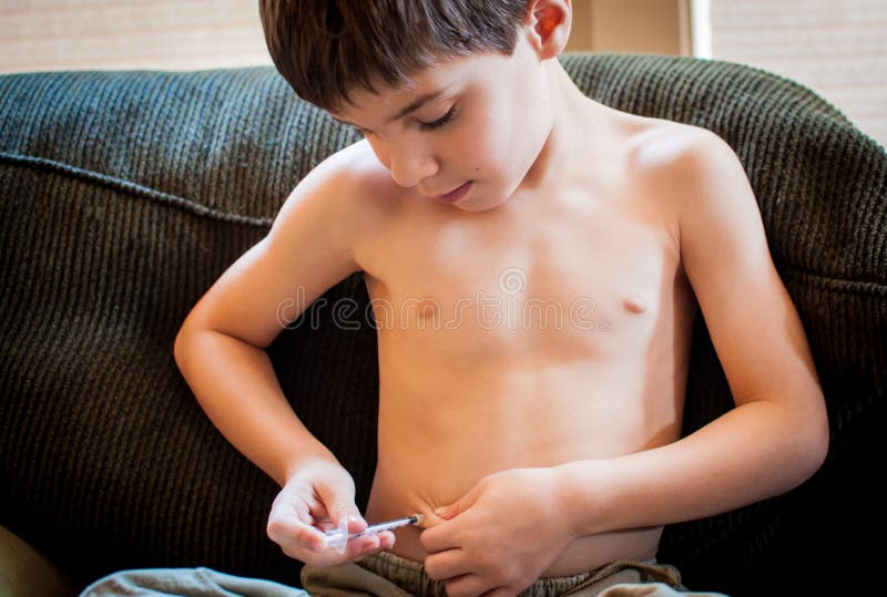 Giovane ragazzo con diabete fotografie stock Giovane ragazzo con diabete fotografie stock