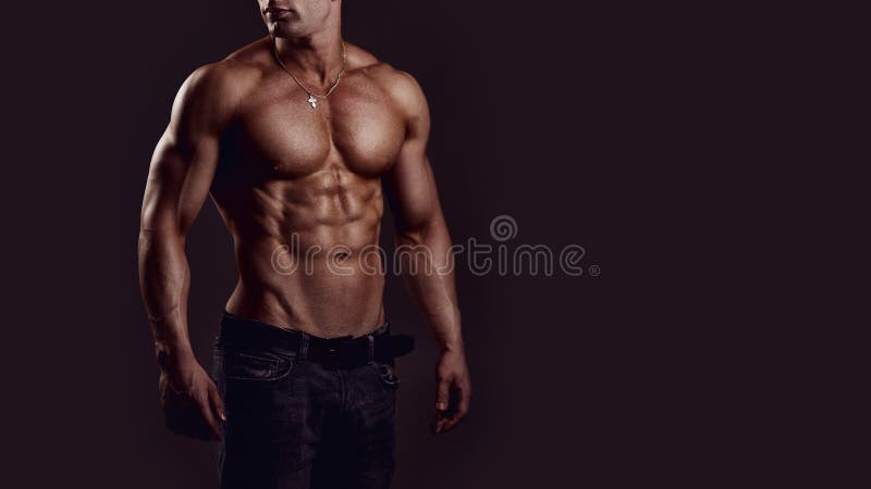 Giovane senza camicia fotografie stock libere da diritti Giovane senza camicia fotografie stock libere da diritti