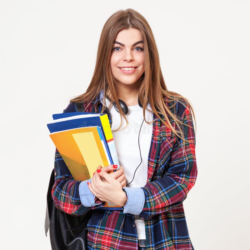 Giovane studentessa felice con i libri isolati su bianco immagine stock libera da diritti Giovane studentessa felice con i libri isolati su bianco immagine stock libera da diritti