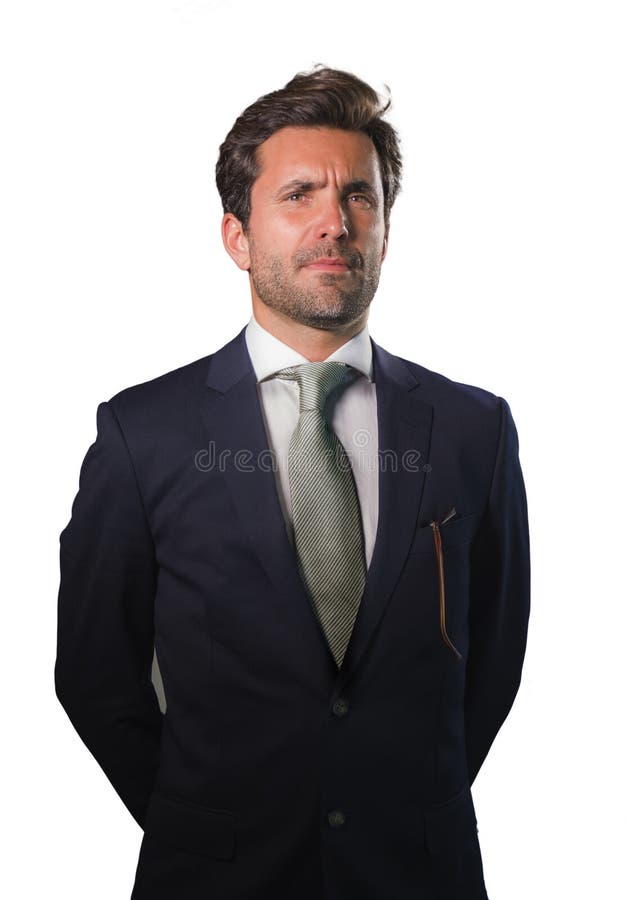 Giovane uomo d'affari elegante e bello in vestito e legame che posano per il ritratto corporativo della società rilassato e sicur fotografie stock Giovane uomo d'affari elegante e bello in vestito e legame che posano per il ritratto corporativo della società rilassato e sicur fotografie stock