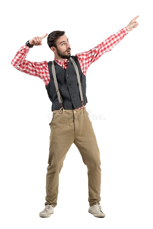 Giovane vincitore emozionante dei pantaloni a vita bassa che indica sulla celebrazione fotografia stock libera da diritti Giovane vincitore emozionante dei pantaloni a vita bassa che indica sulla celebrazione fotografia stock libera da diritti