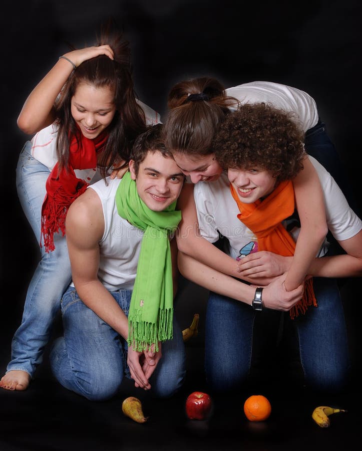 Giovani bei ragazze e mens del ritratto fotografia stock libera da diritti Giovani bei ragazze e mens del ritratto fotografia stock libera da diritti