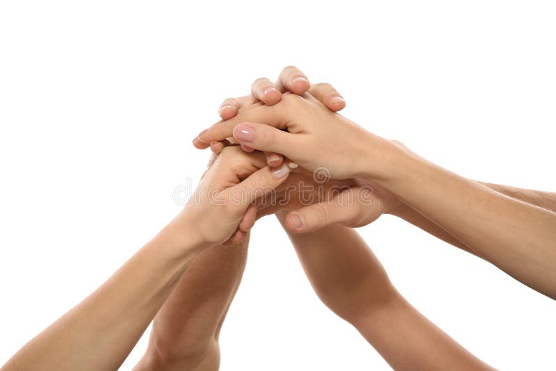 Giovani che si tengono per mano insieme su bianco, primo piano Concetto di vittoria del gruppo immagini stock Giovani che si tengono per mano insieme su bianco, primo piano Concetto di vittoria del gruppo immagini stock