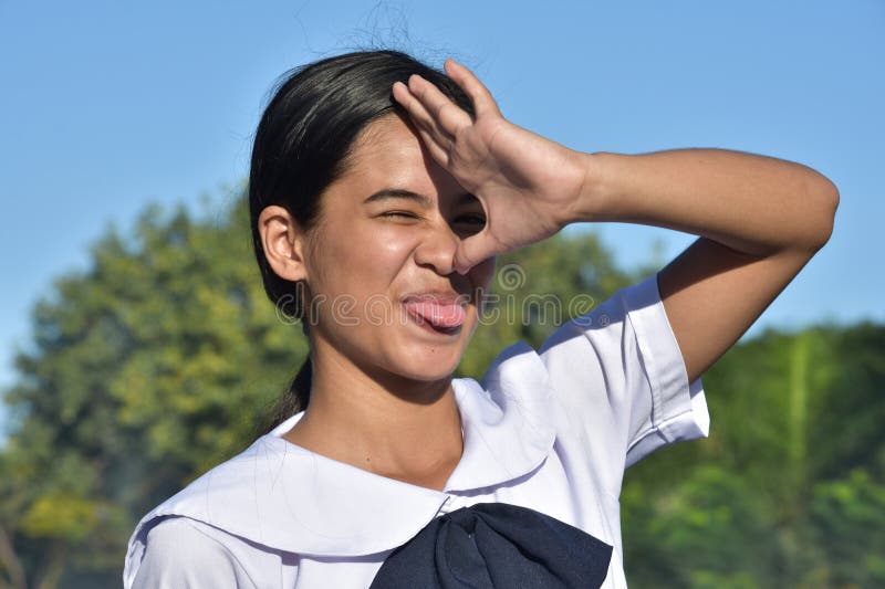 Giovani e diverse donne che fanno facce divertenti fotografia stock