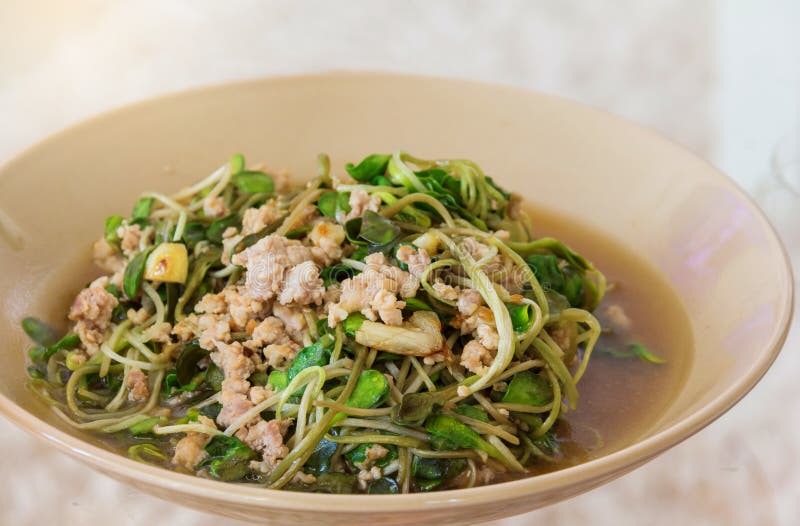 Girasol joven delicioso frito imágenes de archivo libres de regalías