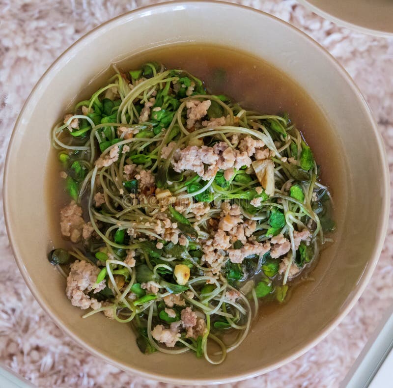 Girasol joven delicioso frito imagenes de archivo