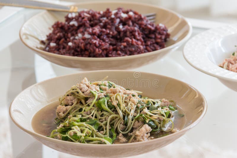 Girasol joven delicioso frito fotografía de archivo