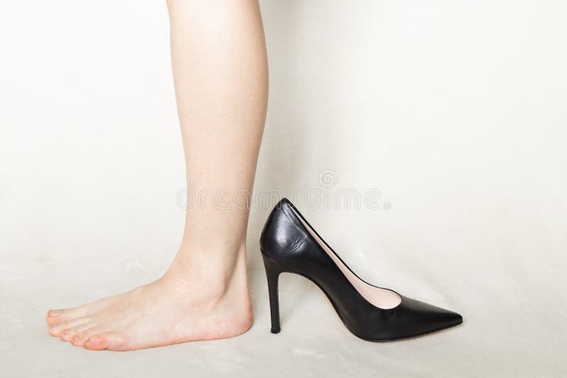 Girls Legs Spread Feet Pointed