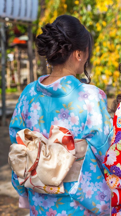 DELICIOUS JAPANESE IN KIMONO