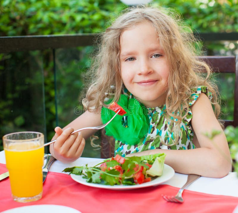 Collection 32+ Background Images the girl is eating a salad in spanish Updated Collection 32+ Background Images the girl is eating a salad in spanish Updated