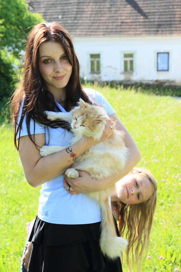 FREE LADY BARBARA Plump Pussy Video