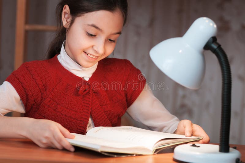 girls reading light