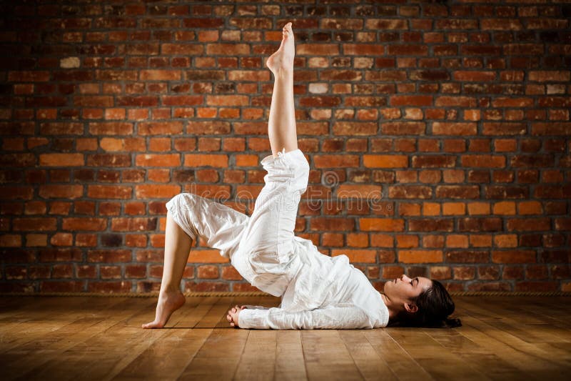 https://thumbs.dreamstime.com/b/girl-exercising-yoga-against-brick-wall-27054824.jpg