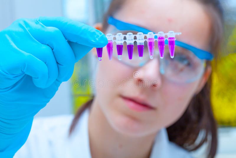Girl laboratory Assistant.works with an antiviral drug in a laboratory. Girl laboratory Assistant.works with an antiviral drug in a pharmaceutical laboratory royalty free stock photography Girl laboratory Assistant.works with an antiviral drug in a laboratory. Girl laboratory Assistant.works with an antiviral drug in a pharmaceutical laboratory royalty free stock photography