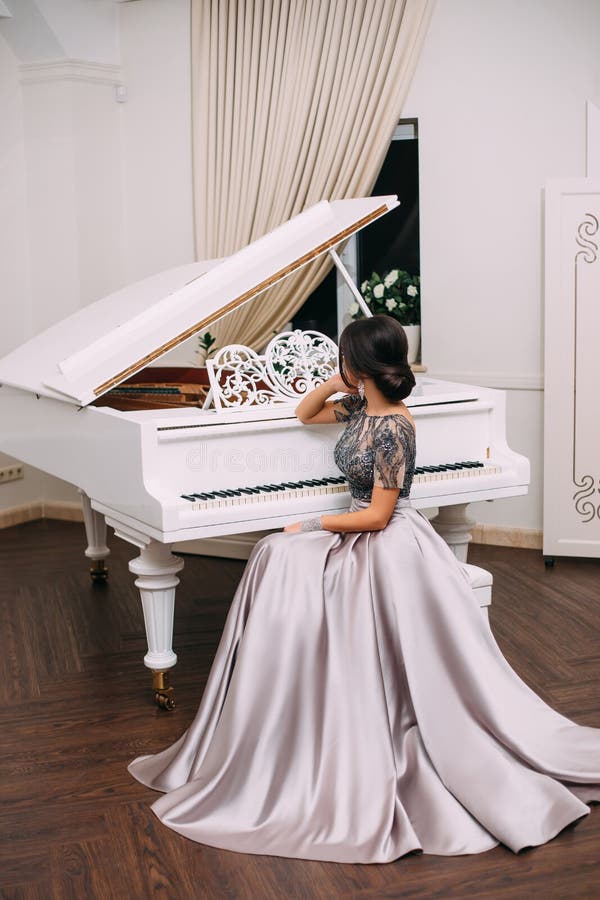 Girl in a luxurious, evening dress royalty free stock photos Girl in a luxurious, evening dress royalty free stock photos
