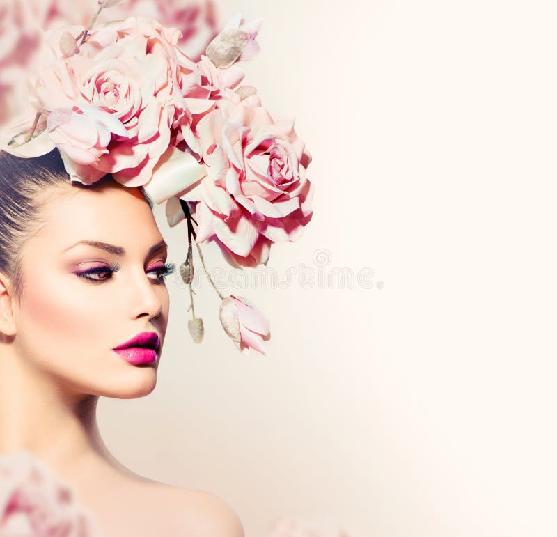 Girl modèle avec des cheveux de fleurs photos libres de droits Girl modèle avec des cheveux de fleurs photos libres de droits