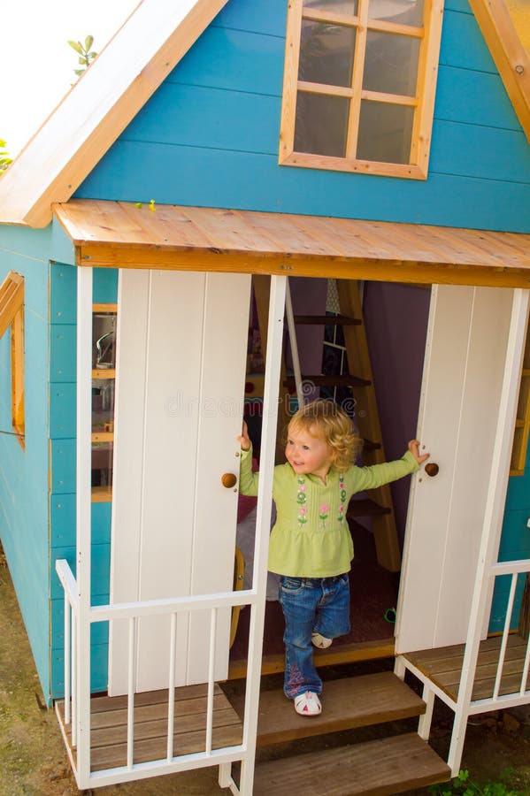 girls wooden playhouse