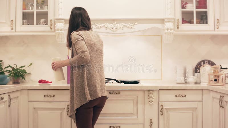 Girl preparing a meal in the kitchen. time lapse